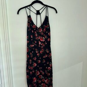 BLACK BODYCON DRESS WITH RED ROSES🌹
